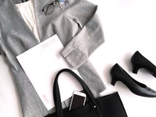 アルバイト面接に着ていく服装と選び方